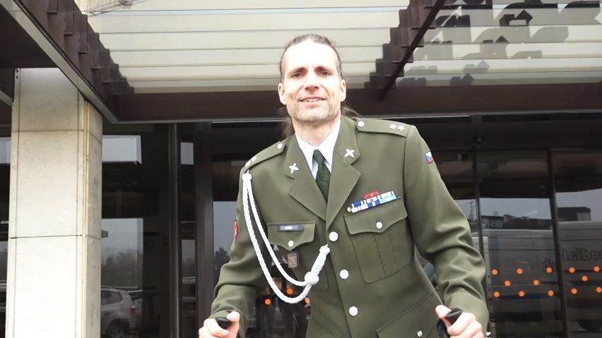 Armáda na mě zapomněla, říká válečný veterán s roztroušenou sklerózou